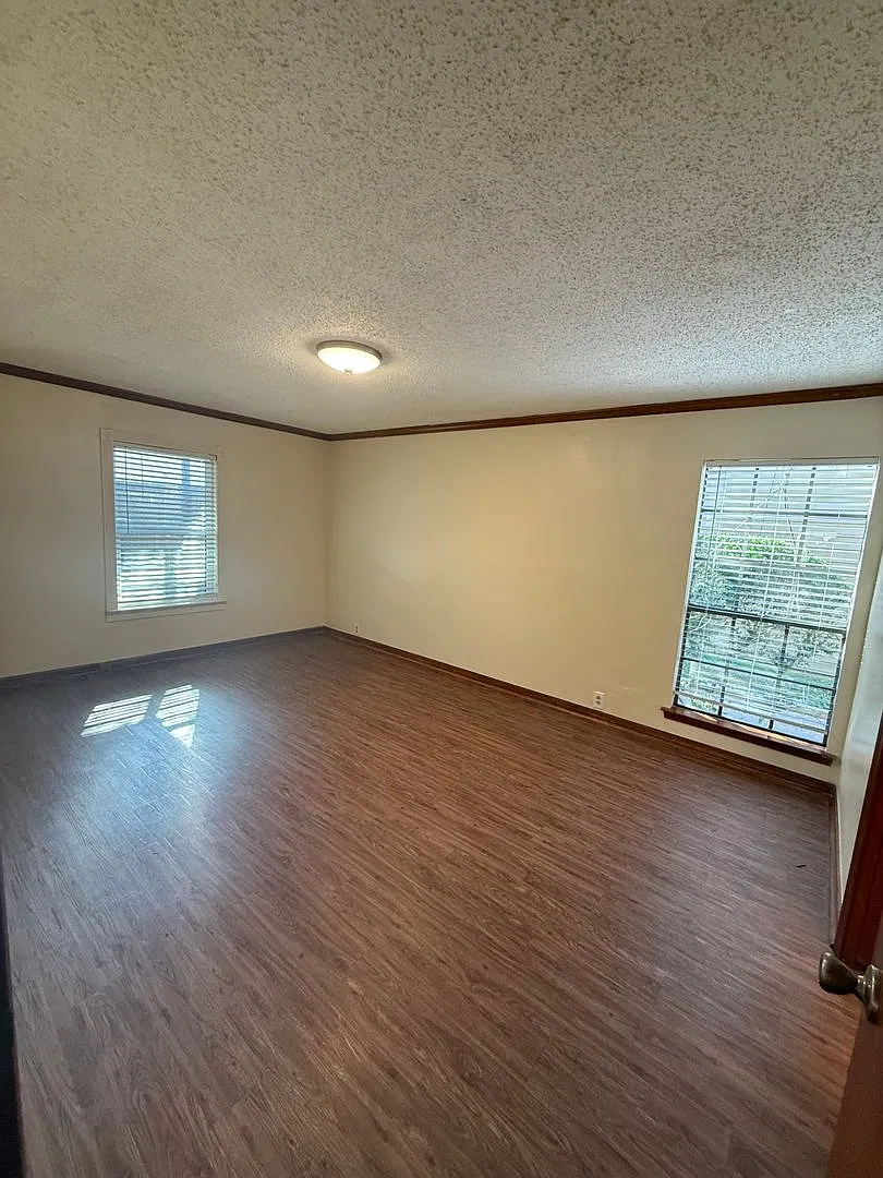 Beautiful and Clean three bedroom flat downstairs apartment with a big private patio. — Photo 4