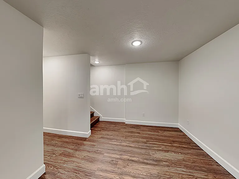2403 E Surry Way — Photo 27