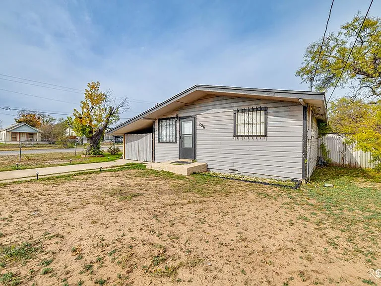 226 W Avenue M — Photo 1
