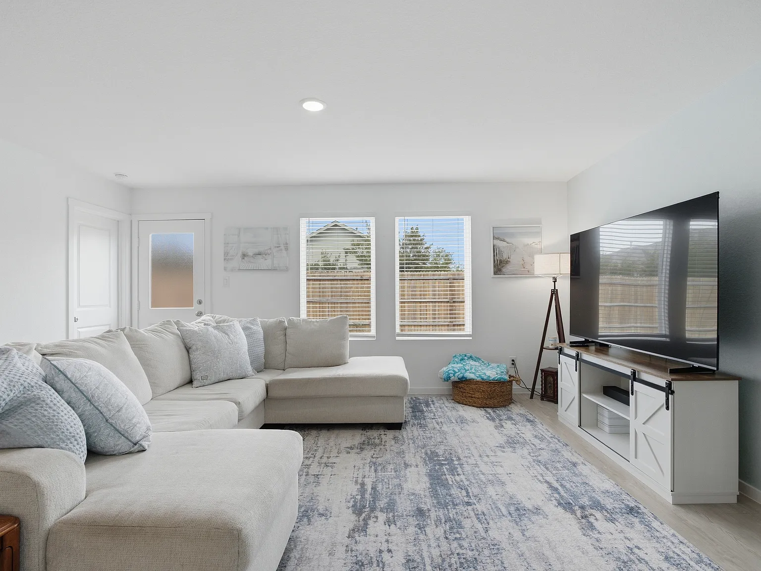 4 bed, 1667 sqft, $2,100 — Photo 1