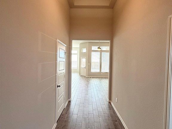 4th image of 1052 Apple Ridge Rd