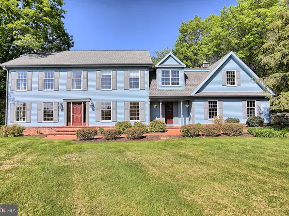 1215 Deerfield Dr, State College, PA 16803