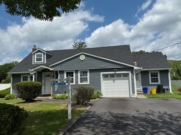 987 Pleasant Dr, New Milford, NJ 07646