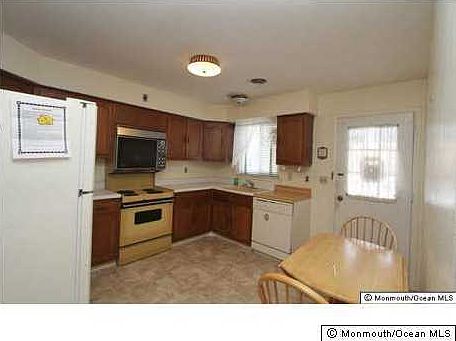 2nd image of 172 Hudson Parkway #B