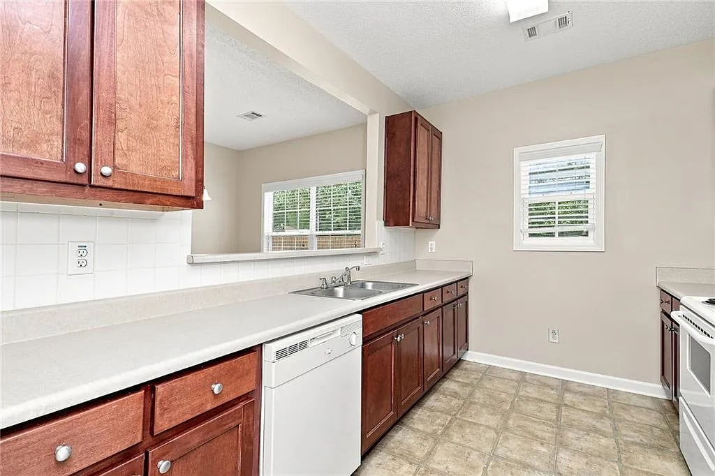3 bed, 2.5 bath, 1530 sqft, $1,635 — Photo 4