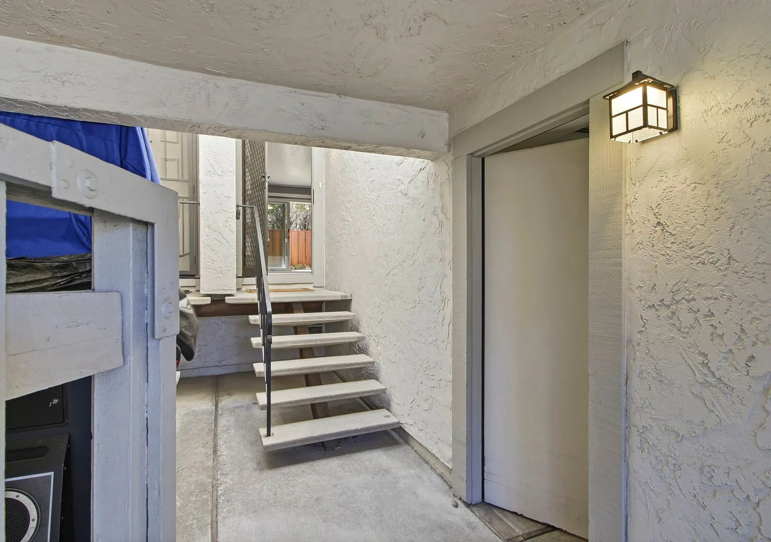 Wow! What a Great Home! Available Now! — Photo 4