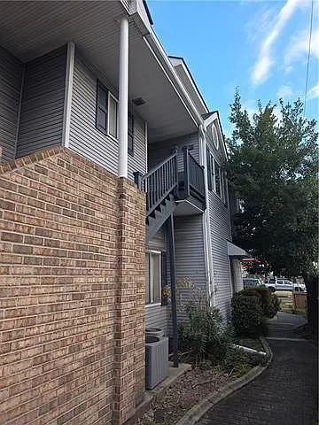 2 bed, 2.0 bath, 1200 sqft, $1,600 — Photo 3