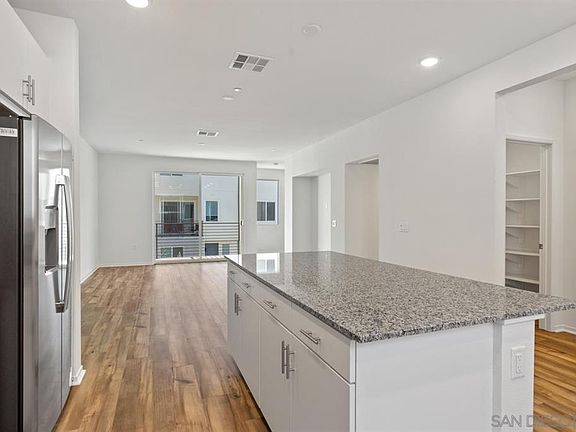 5th image of 5464 Seacliff Pl