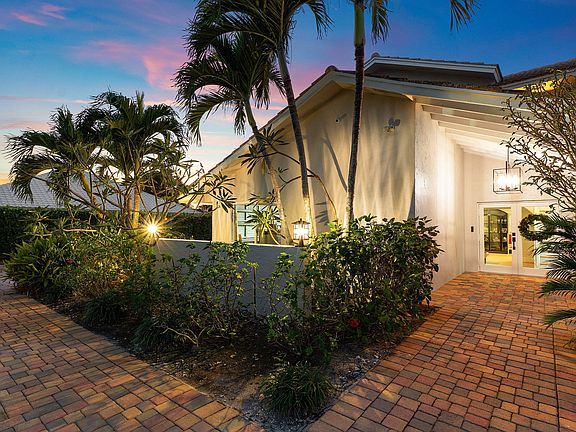 3rd image of 10893 Gleneagles Road