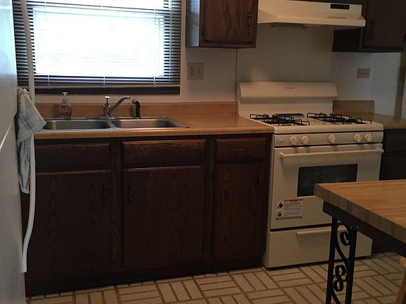 3rd image of 17647 W Warren Ave
