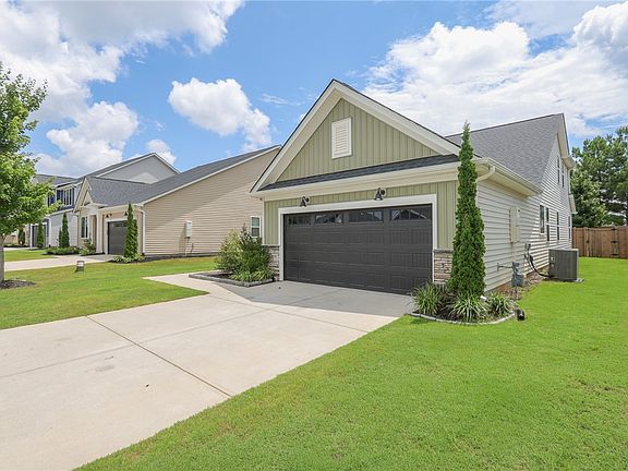 2nd image of 124 Laurel Oak Dr