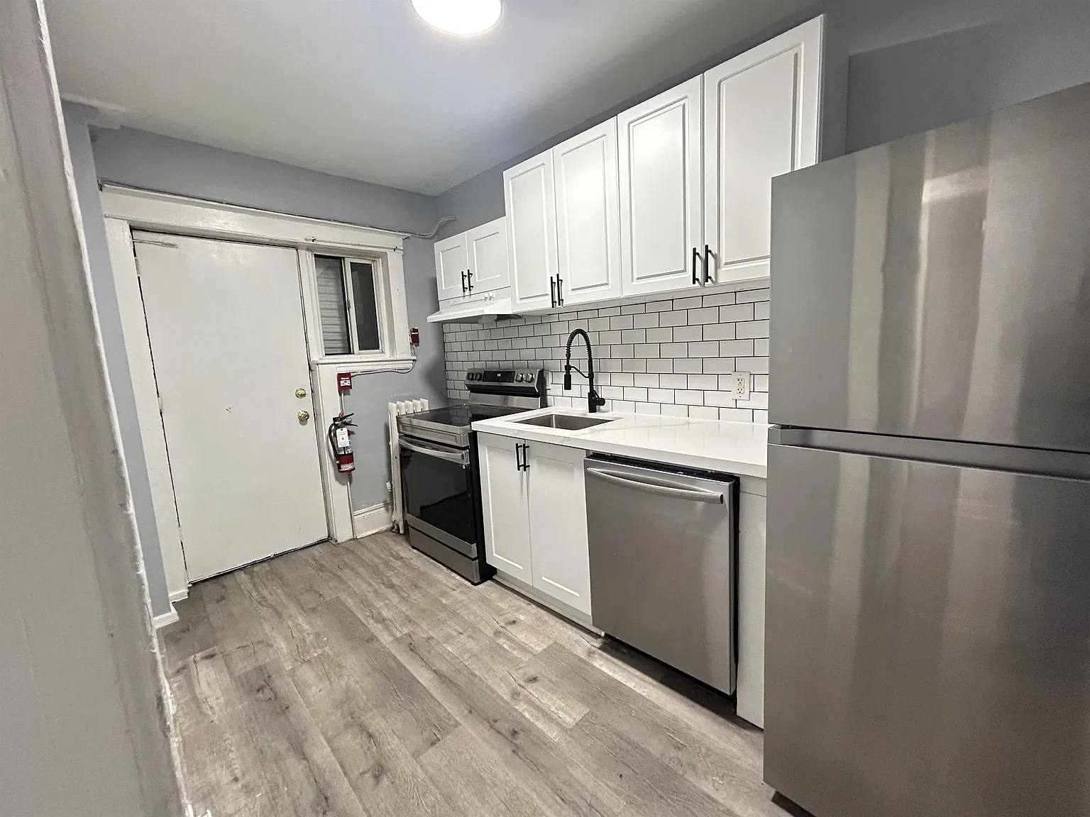 831 Main Street East/128 Carrick Ave L8M 1L6 — Photo 2