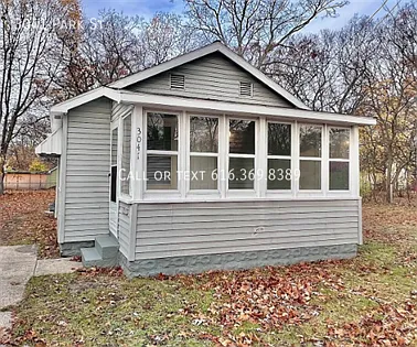 3041 Park St Photo 1