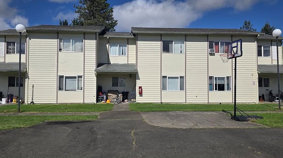 1st image of 877 Landing St