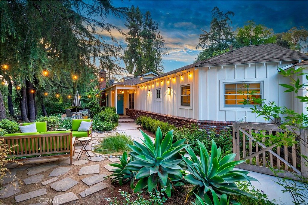 19631 Rosita St, Tarzana, CA 91356 | MLS #SR26038242 | Zillow