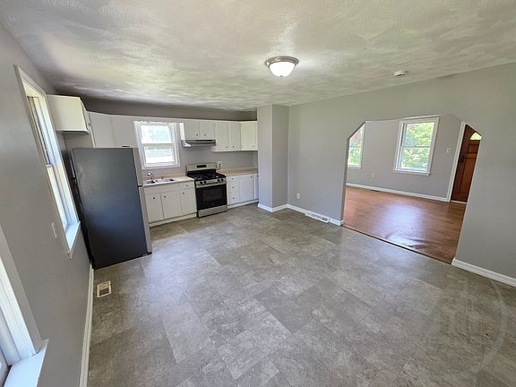 3rd image of 8-9 Water St
