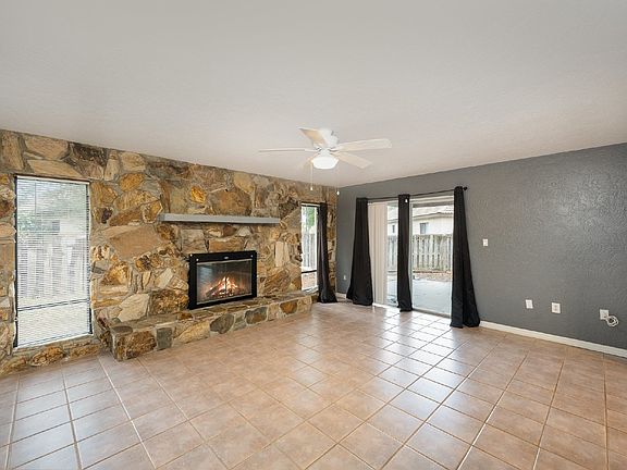 3rd image of 696 Las Palmas Way