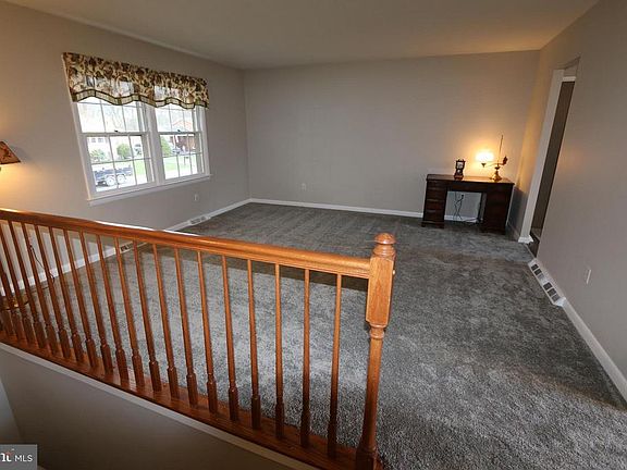 3rd image of 17610 Forest Glen Cir
