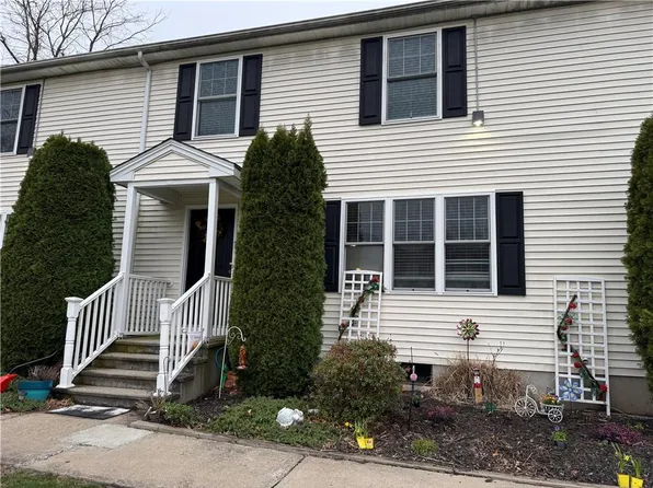 5 Legris Commons Ln Unit 8, West Warwick, RI 02893