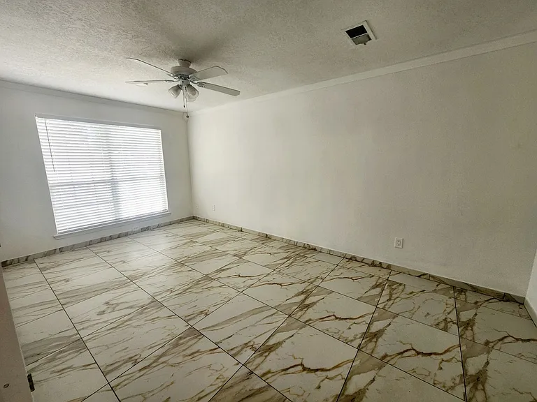 915 Tony Sanchez Dr SE — Photo 5