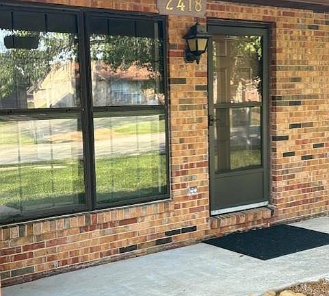 4th image of 2418 College Ave
