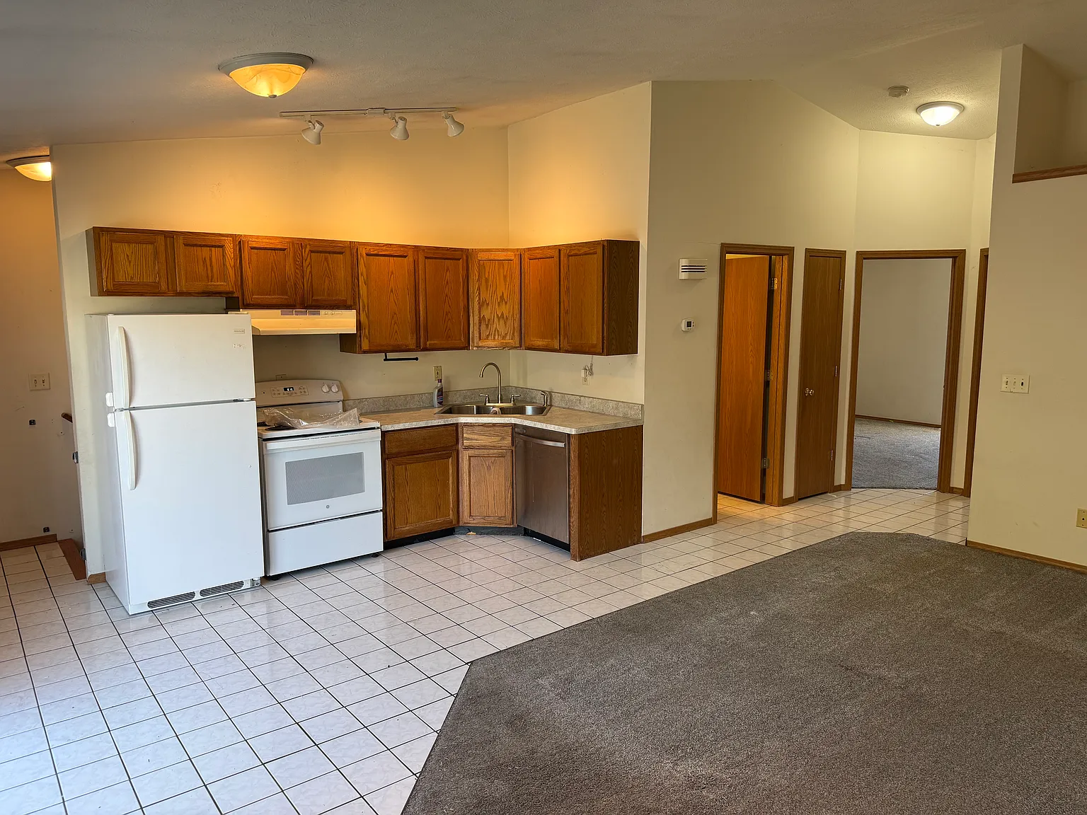 8347 Delta Dr — Photo 2
