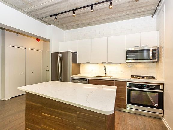 3rd image of 1430 S Michigan Ave APT 301