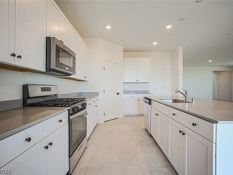 5644 Hill Spire St — Photo 13