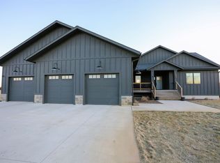 1605 40th St, Spirit Lake, IA 51360