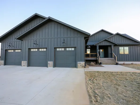 1605 40th St, Spirit Lake, IA 51360