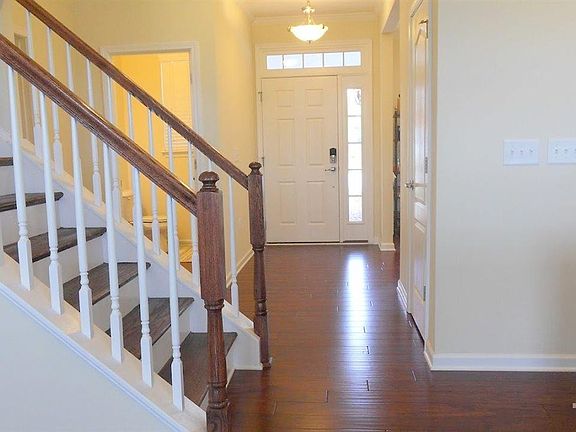 3rd image of 307 Holly Blossom Dr