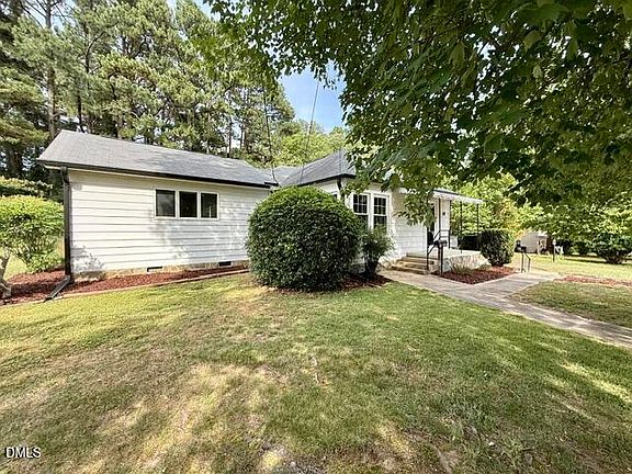 2nd image of 514 Chub Lake St