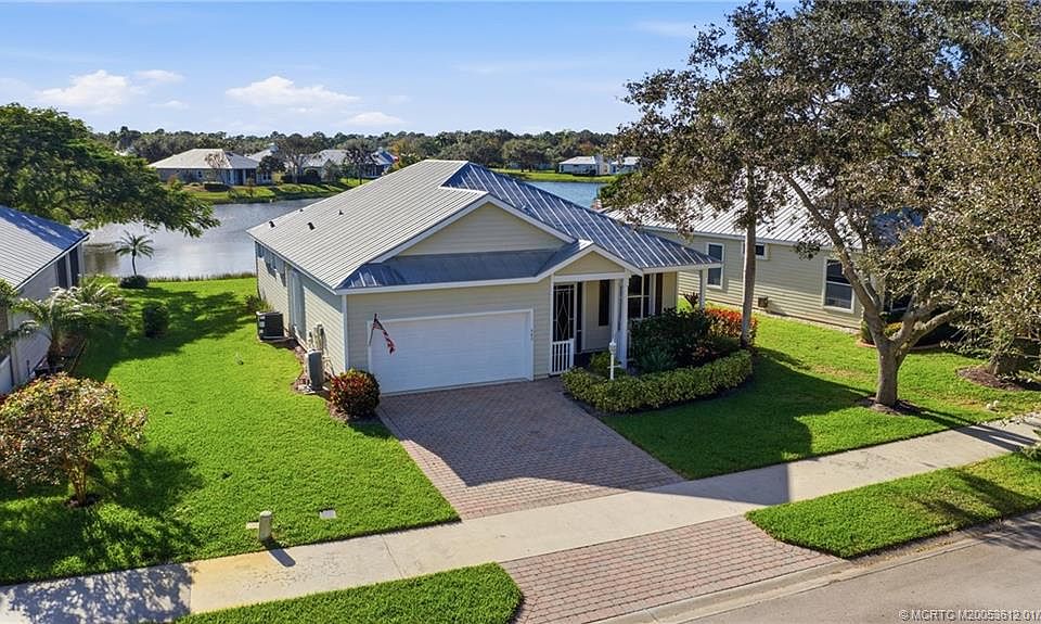 1st image of 543 NE Canoe Park Cir