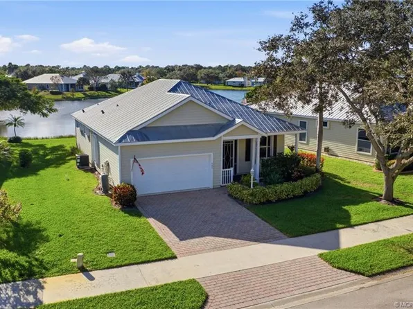 543 NE Canoe Park Cir, Port Saint Lucie, FL 34983