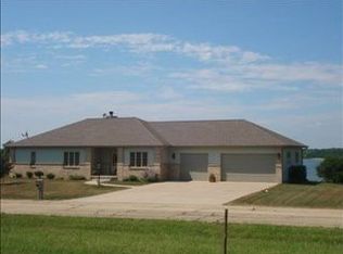 18001 Lakeview Dr, Weldon, IL 61882