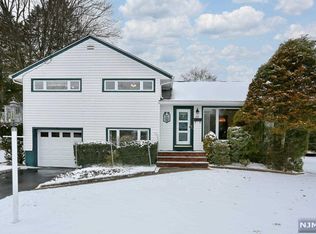 22 Alexandra Ct, Mahwah, NJ 07430