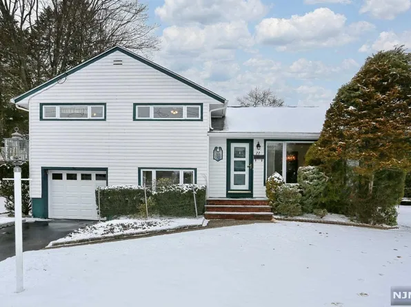 22 Alexandra Ct, Mahwah, NJ 07430