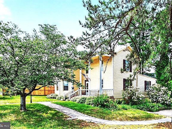 2nd image of 605 Mineral Ave