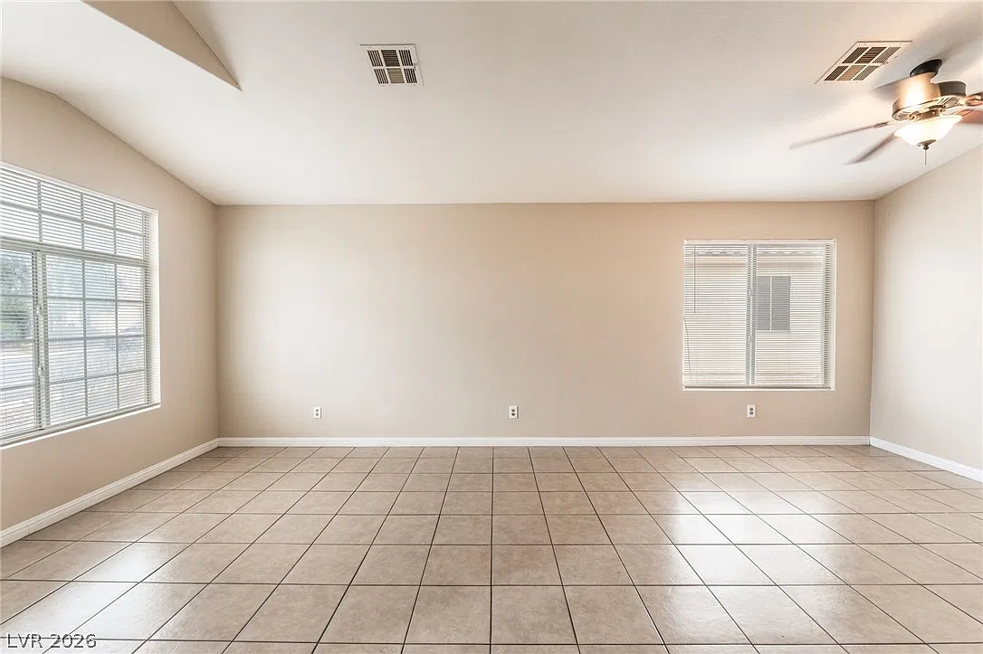 4 bed, 2.0 bath, 1848 sqft, $2,295 — Photo 3