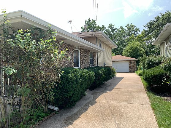 2nd image of 6541 Crescent Ct