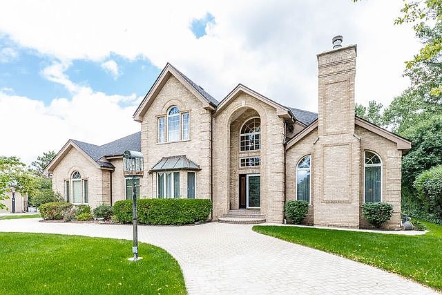 1st image of 733 Forest Glen Ln