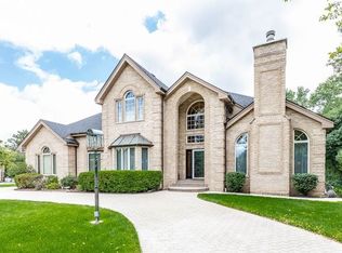 733 Forest Glen Ln, Oak Brook, IL 60523