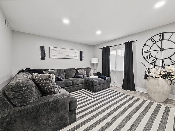 3rd image of 1003 Heritage Dr