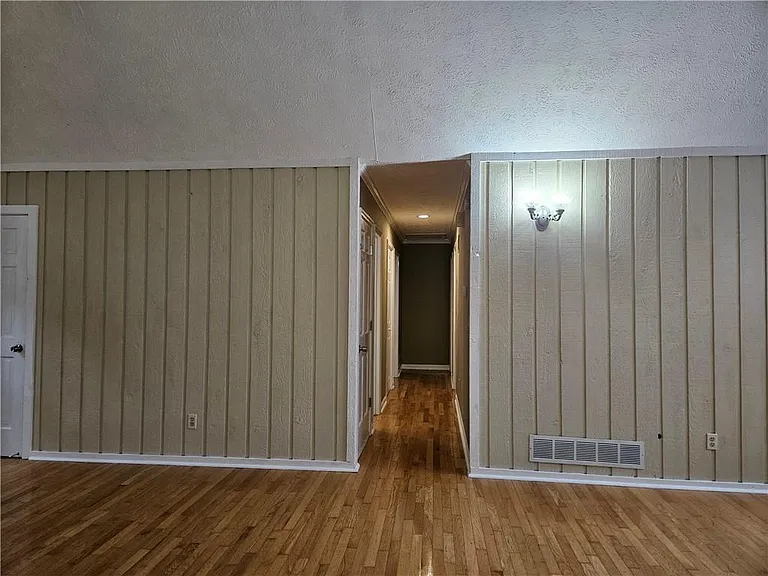 395 Monivea Ln — Photo 8