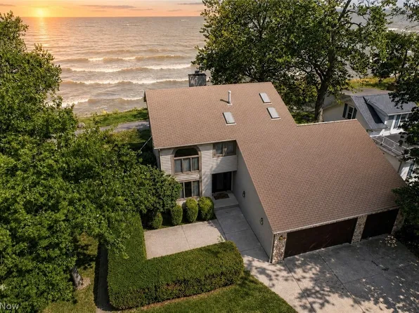 4502 Edgewater Dr, Sheffield Lake, OH 44054