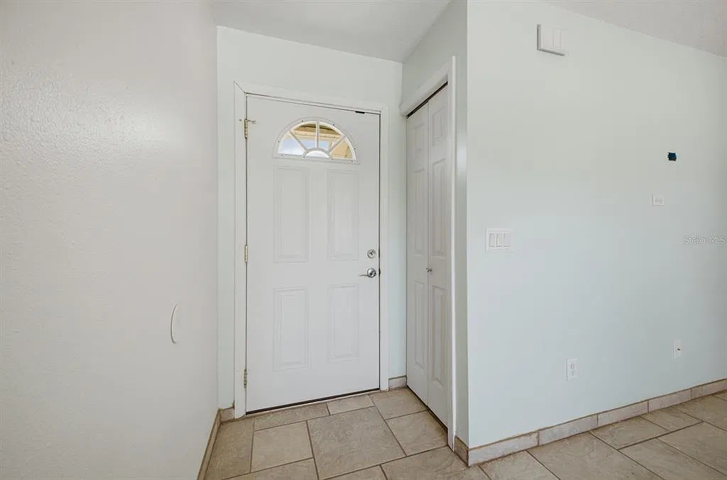 3 bed, 2.0 bath, 1201 sqft, $2,000 — Photo 3