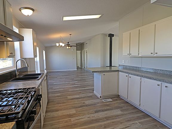 4th image of 3225 E 5th St