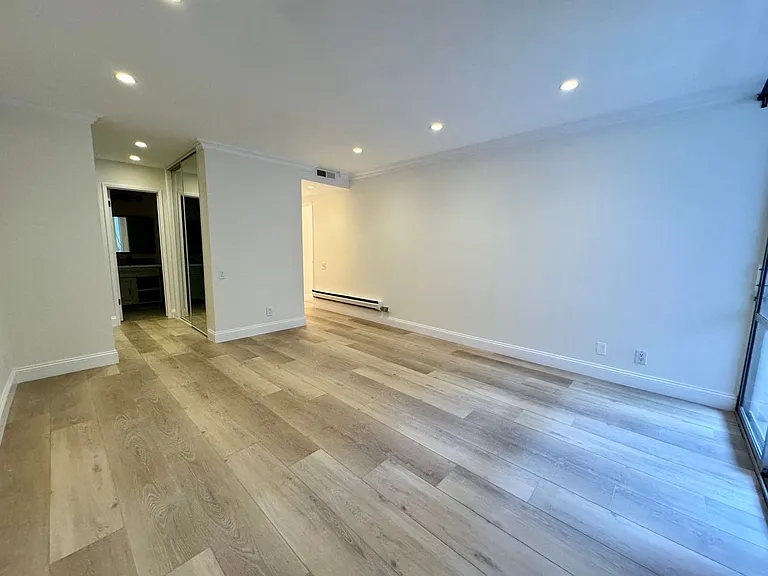 850 N Kings Rd #103 — Photo 7