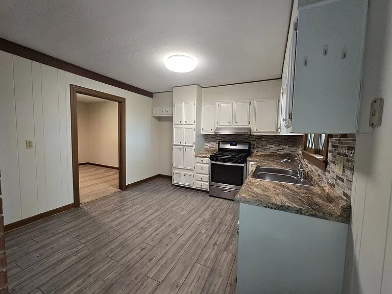 1194 Ingram Dr — Photo 9