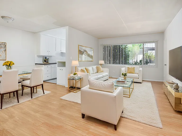12860 Oxnard St #5 — Photo 4